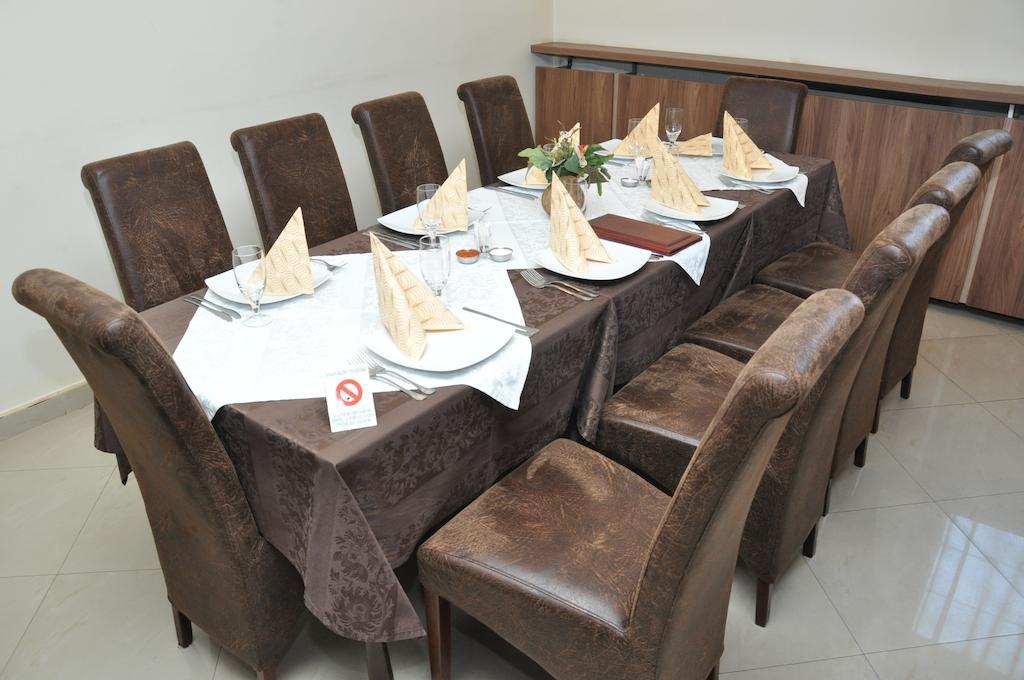Hotel Extra Lion Md Ni Exteriér fotografie