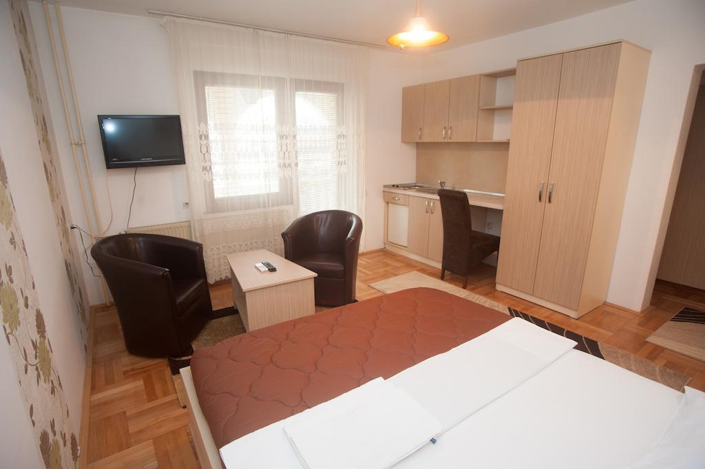 Hotel Extra Lion Md Ni Pokoj fotografie